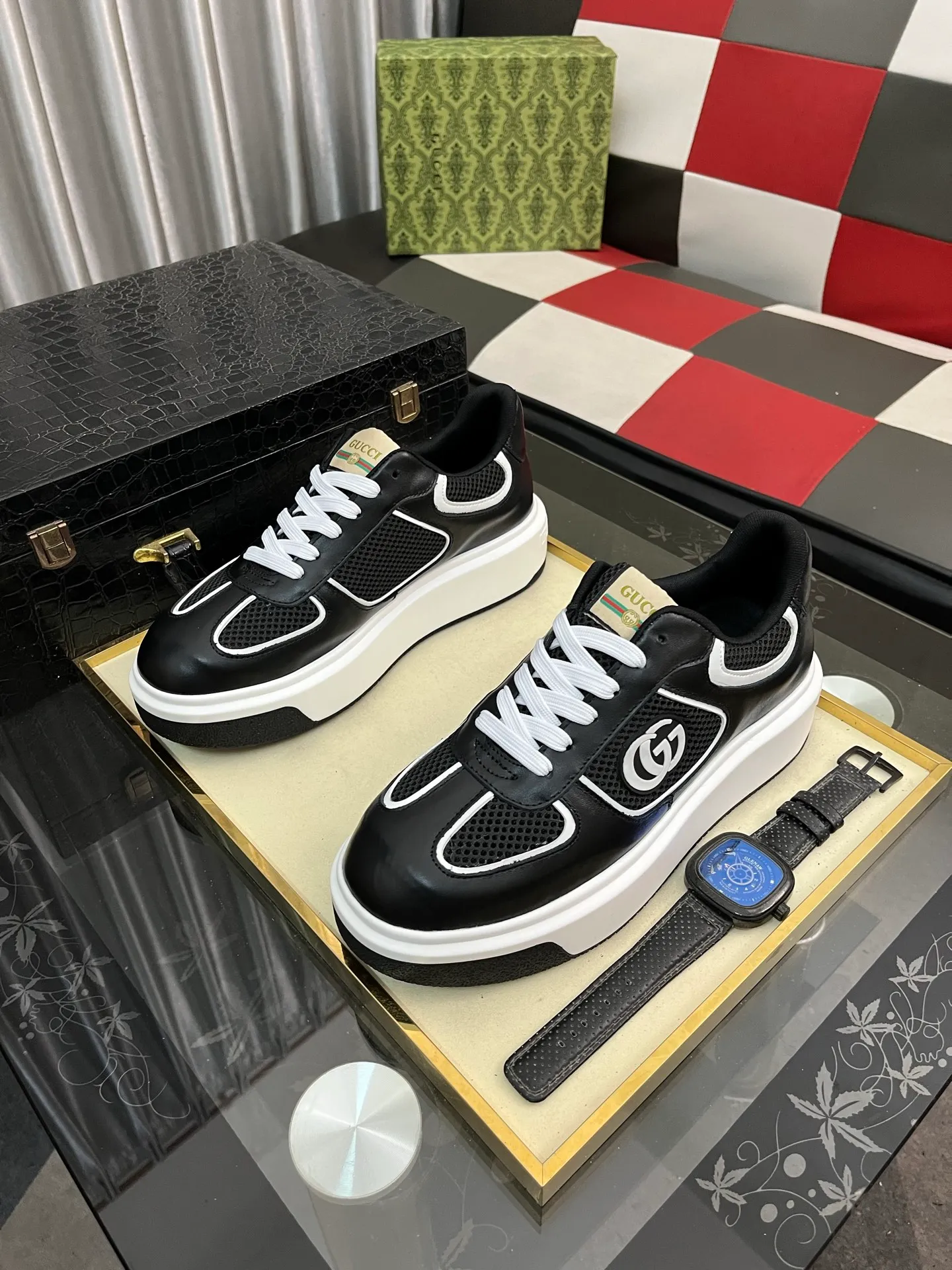 Men's Men's Shoes 💰458⌚️⌚️ [Gucci·Gucci] Original quality. ~ Unique modern style sneakers. 🏃A must-have casual shoe for trendy men😍😍 Original brand imported from Italy, imported original leather, sheep lining (refuses to discolor and grind feet) Sole: Original sole provided by the original factory, French lazy style design ⚠️Fit to the feet, original quality, super comfortable original sole. Just like shooting the real thing 🎬The real thing is better Code number: 38-442️⃣Colors available